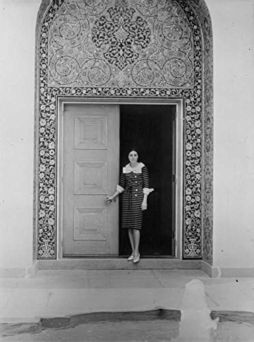 Vintage fotó Hercegnő Soraya állt az ajtóban.